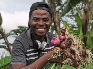 Ghislain Kibancha : le jeune entrepreneur passionné de l’agriculture surnommé “The Farmer”